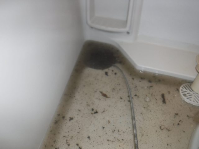 浴室　排水管清掃　作業事例